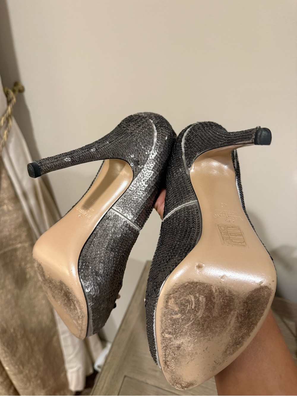 Valentino Garavani Silver Pearl-Cluster Peep-Toe Pumps - Picture 7 of 7